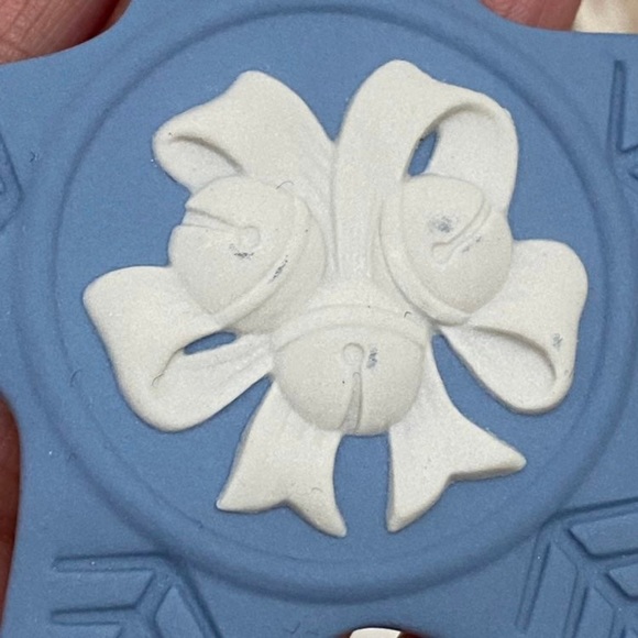 Vintage WEDGWOOD Blue Jasper Ware Star Jingle Bells Boxed Christmas Ornament - Picture 5 of 10